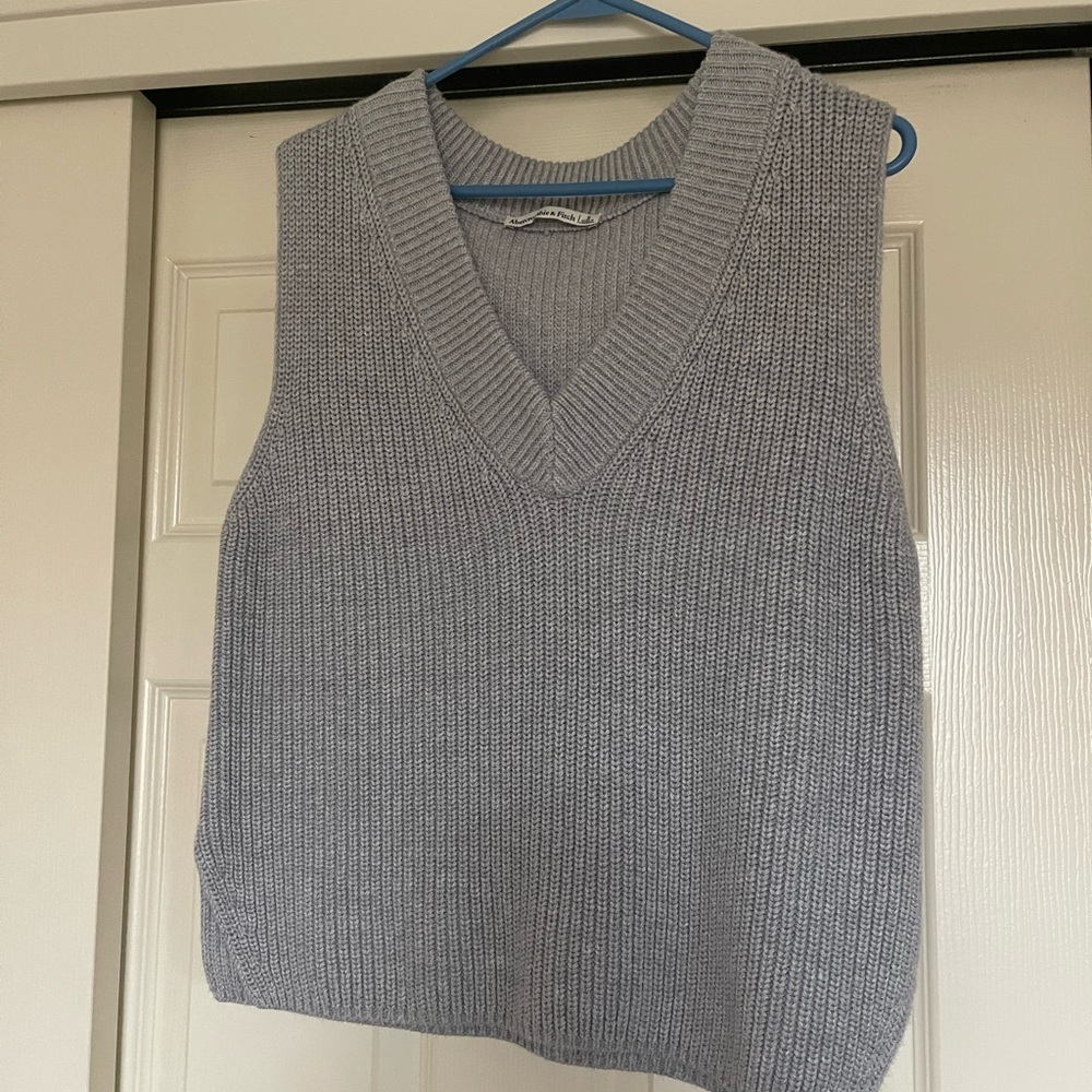 Abercrombie & Fitch Light Gray V-Neck Sweater Vest